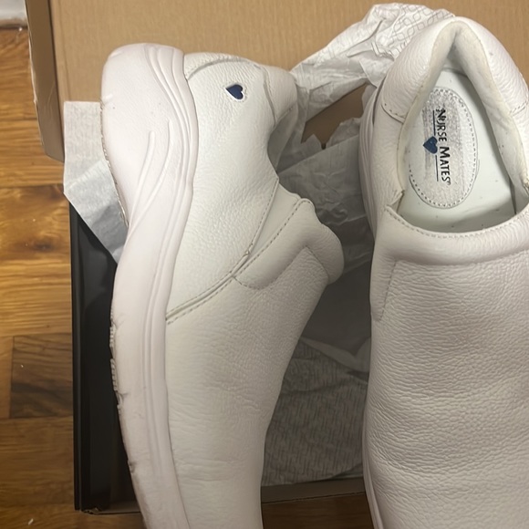 Nurse mates slip resistant dove white shoes. Size 9.5 w - Picture 3 of 8